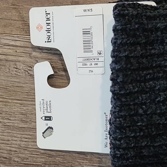Isotoner Blaxk Knit Gloves - Picture 3 of 3